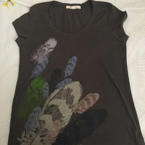 TSHIRT W/FEATHERS